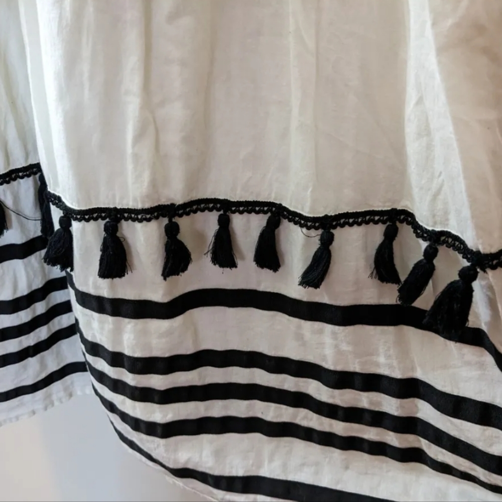 Sleeveless White Midi Dress with Black Trim - Picture 4 of 11